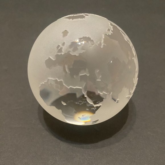 Paperweight World Globe Crystal Marked FS Czech Republic - Picture 4 of 5